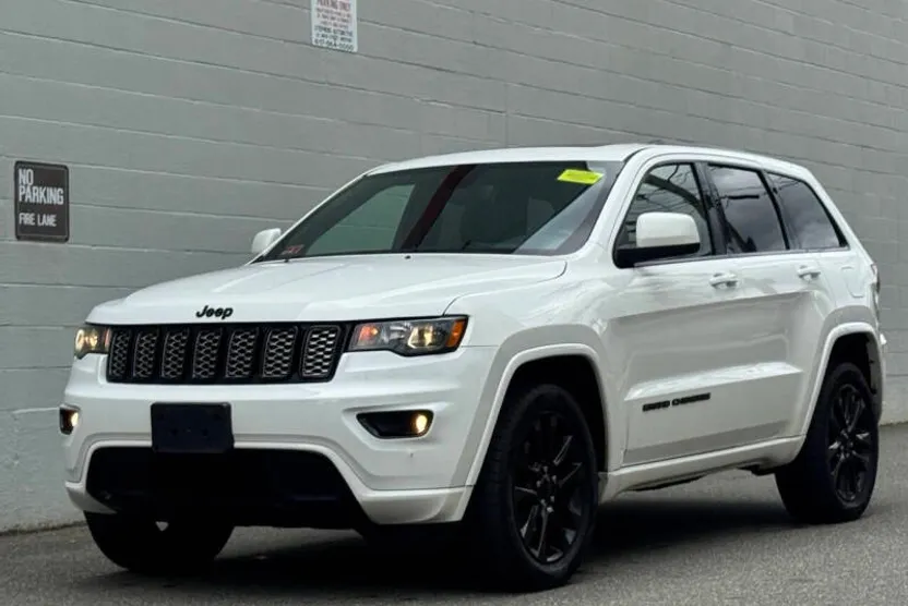 2019 Jeep Grand Cherokee Altitude photo 1