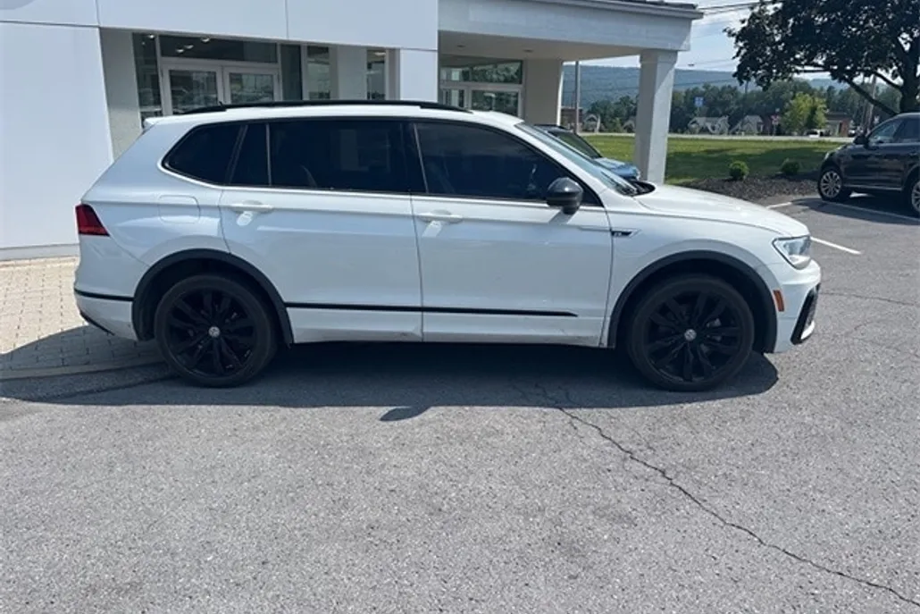 2021 Volkswagen Tiguan SE R-Line Black photo 1