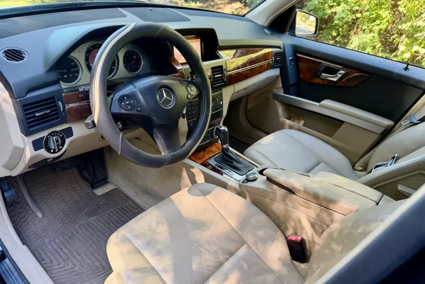 2010 Mercedes Benz GLK 350 4MATIC photo 1