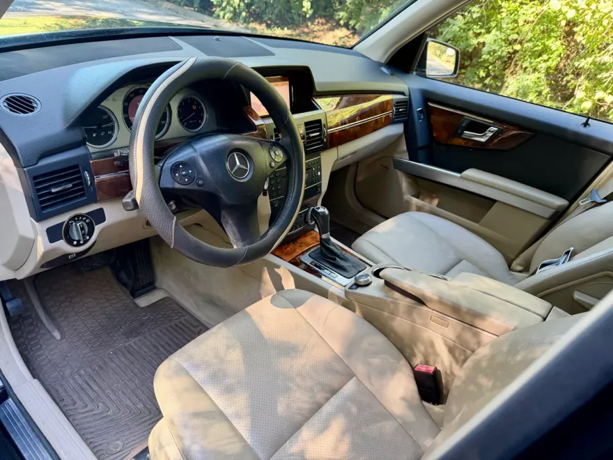 2010 Mercedes Benz GLK 350 4MATIC photo 1