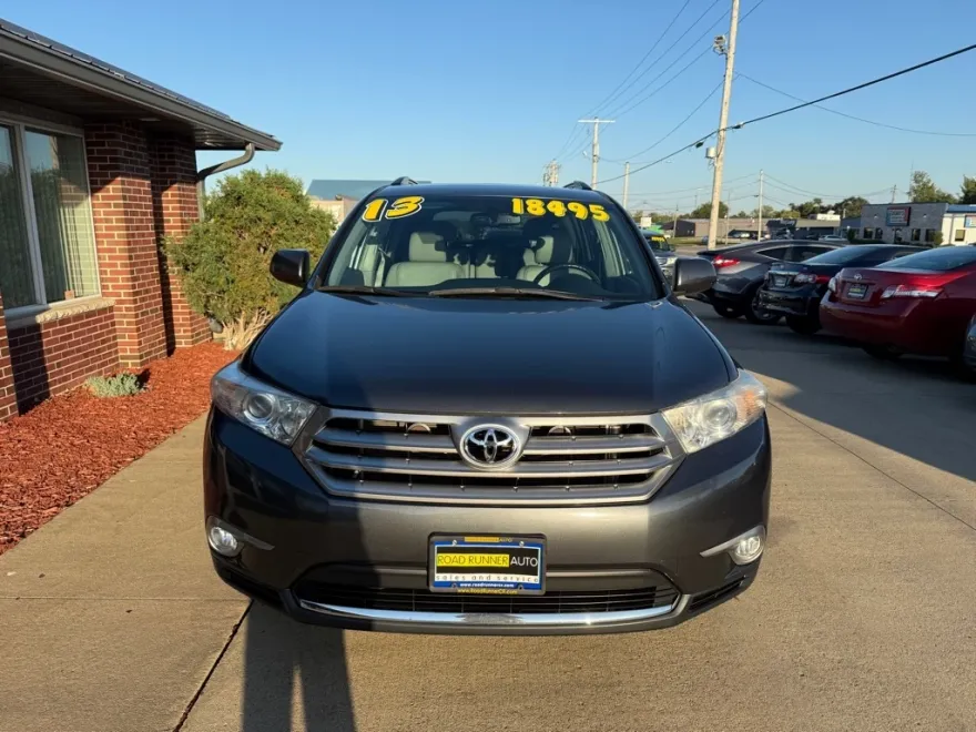 2013 Toyota Highlander Base photo 1