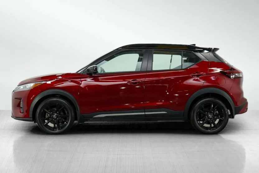 2022 Nissan Kicks SR photo 1