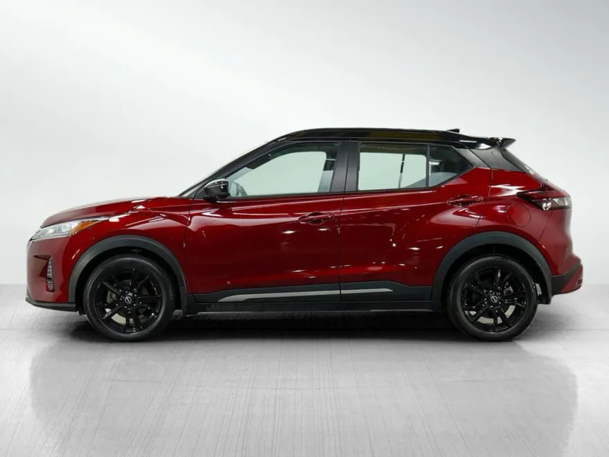 2022 Nissan Kicks SR photo 1