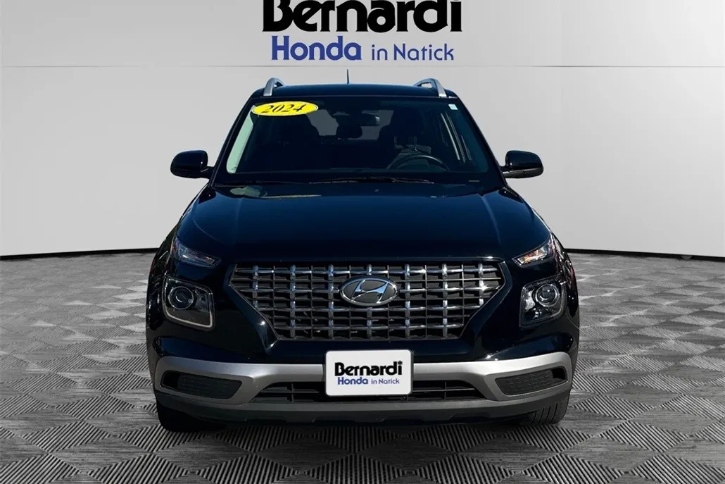 2024 Hyundai Venue SEL photo 1