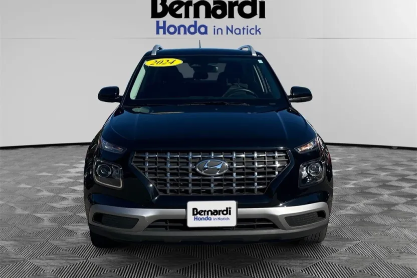 2024 Hyundai Venue SEL photo 1