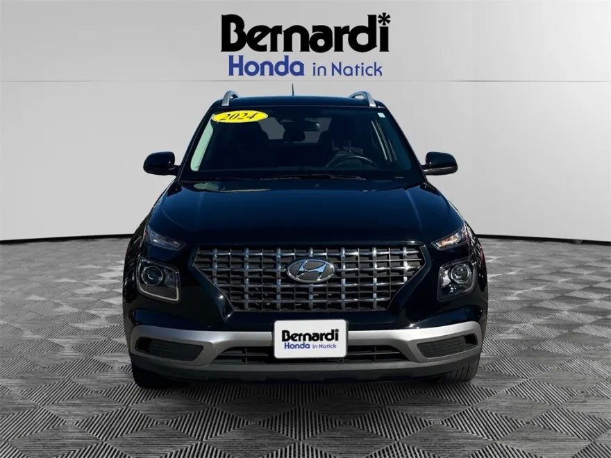 2024 Hyundai Venue SEL photo 1