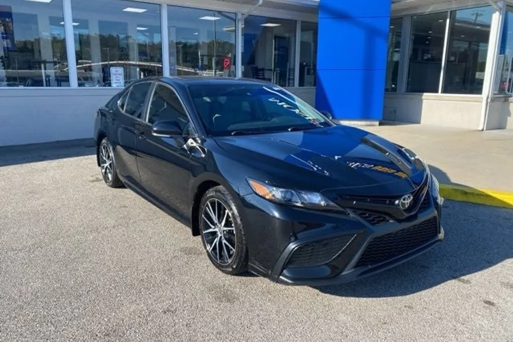 2023 Toyota Camry SE photo 1