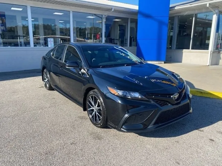 2023 Toyota Camry SE photo 1