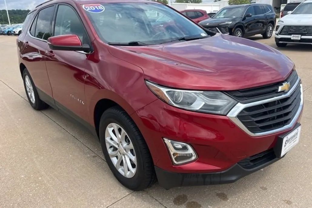 2018 Chevrolet Equinox LT photo 1