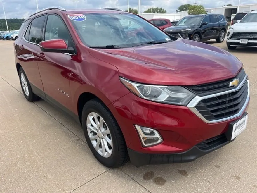 2018 Chevrolet Equinox LT photo 1