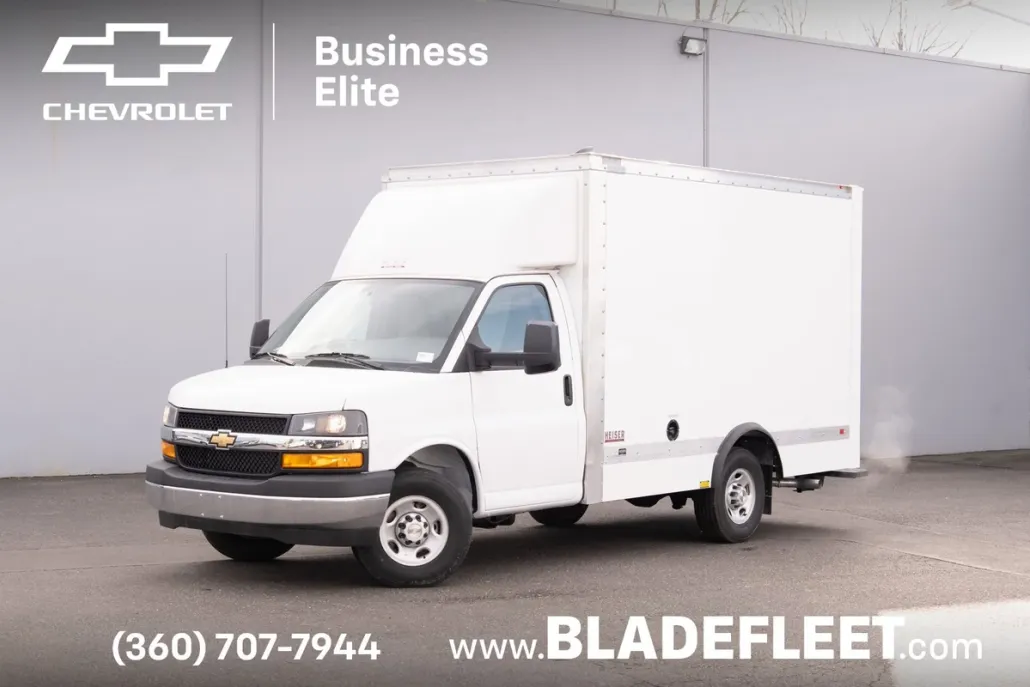 2024 Chevrolet Express Cutaway 3500 photo 1