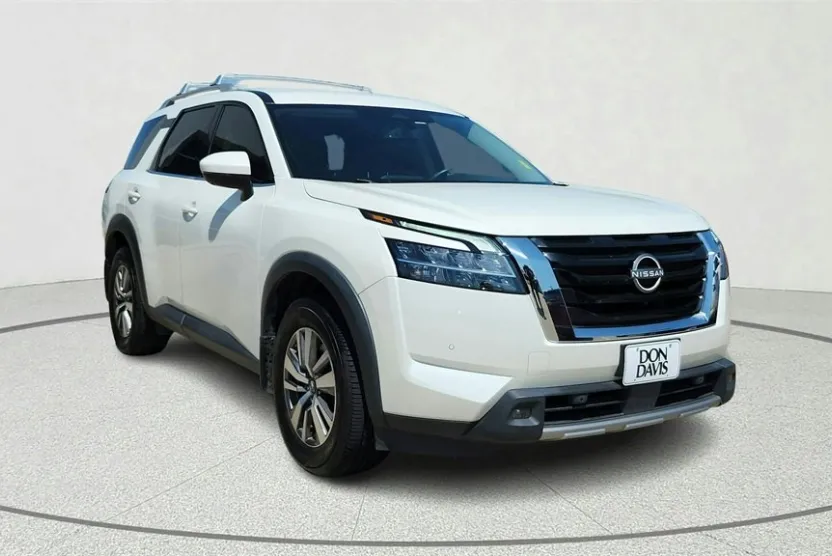 2023 Nissan Pathfinder SL photo 1