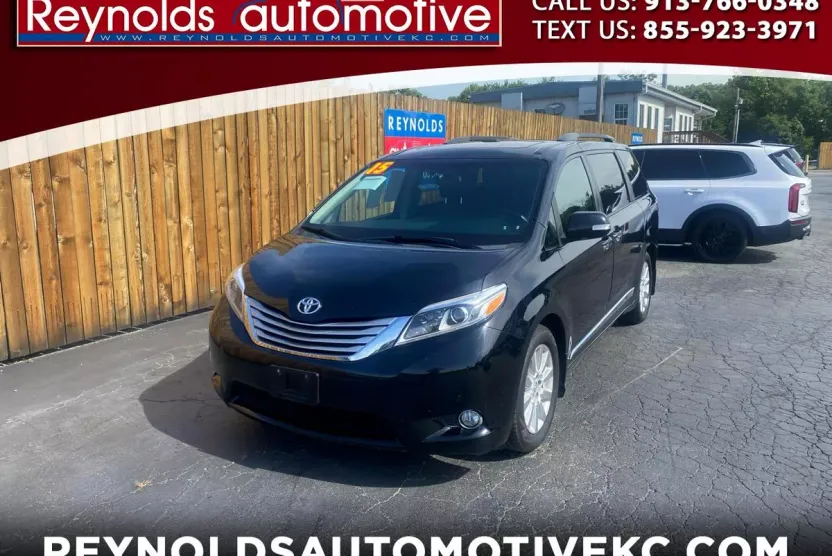 2015 Toyota Sienna XLE photo 1