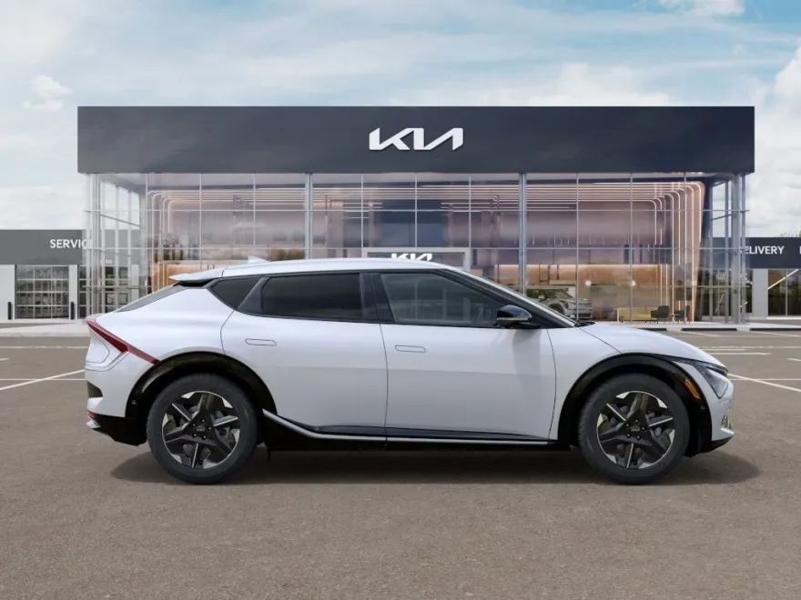 2025 Kia EV6 Wind photo 1