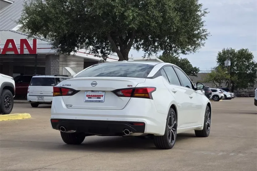 2025 Nissan Altima SR photo 1