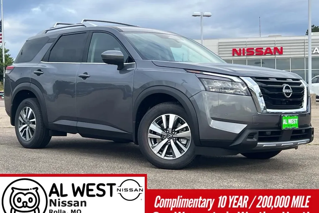 2025 Nissan Pathfinder SL photo 1