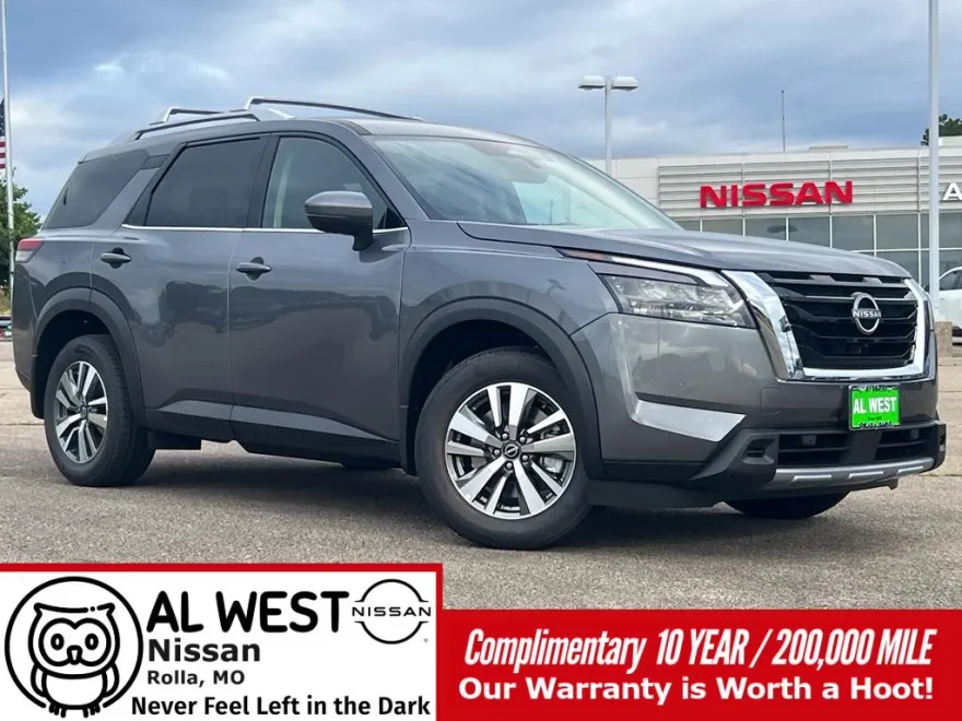 2025 Nissan Pathfinder SL photo 1