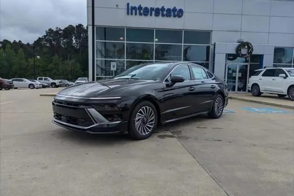 2025 Hyundai Sonata Hybrid Limited photo 1