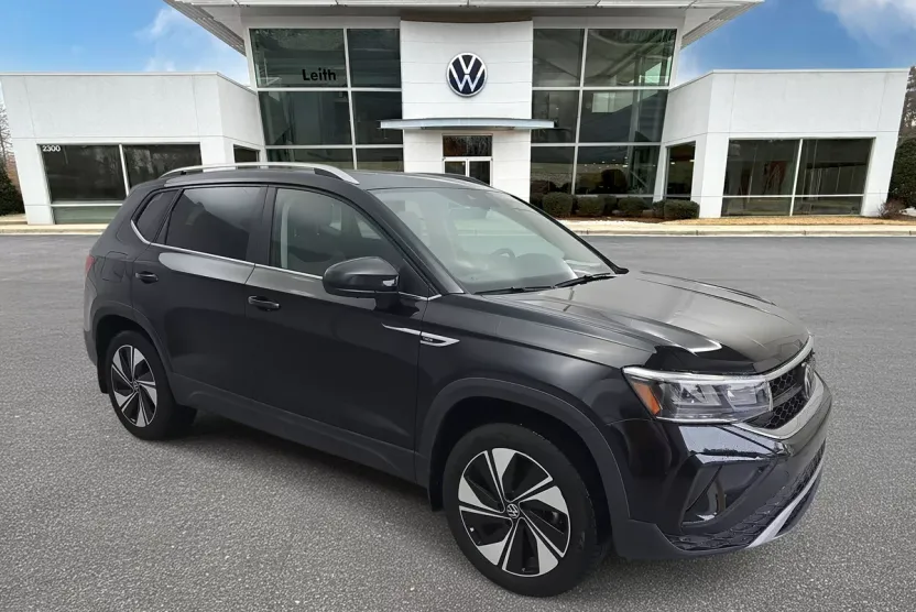 2024 Volkswagen Taos SE photo 1