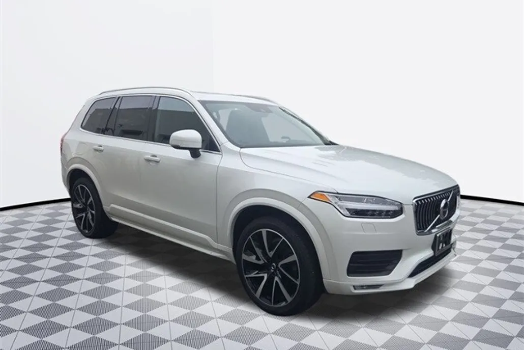 2022 Volvo XC90 T6 Momentum photo 1