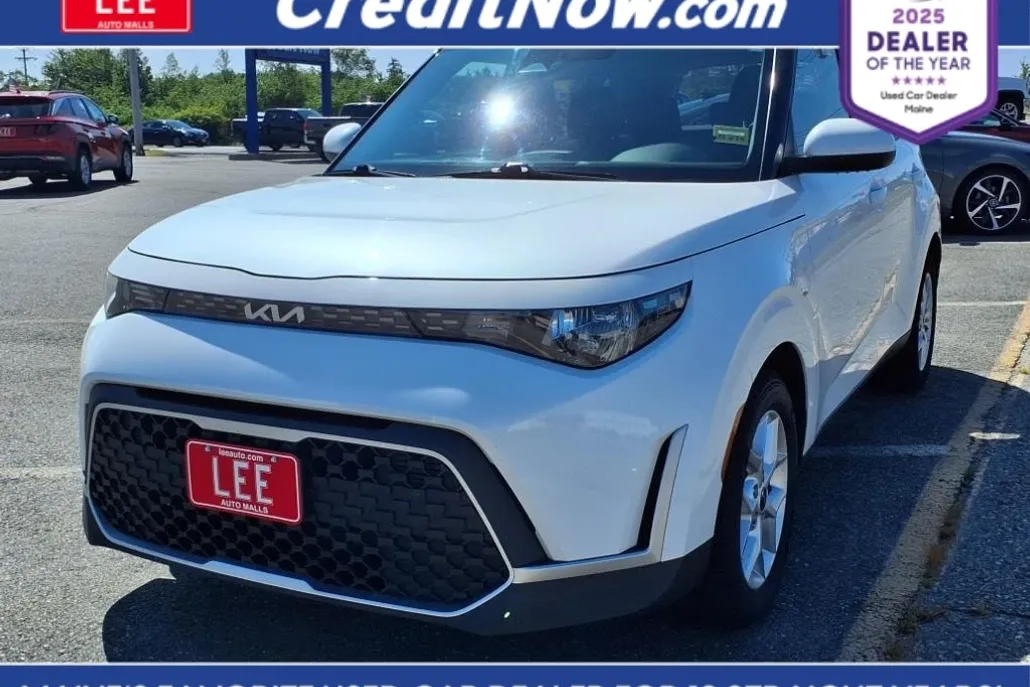 2023 Kia Soul LX photo 1