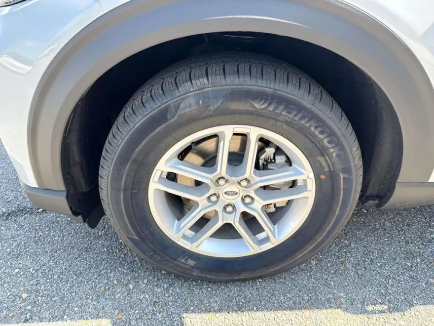 2025 Ford Explorer photo 1