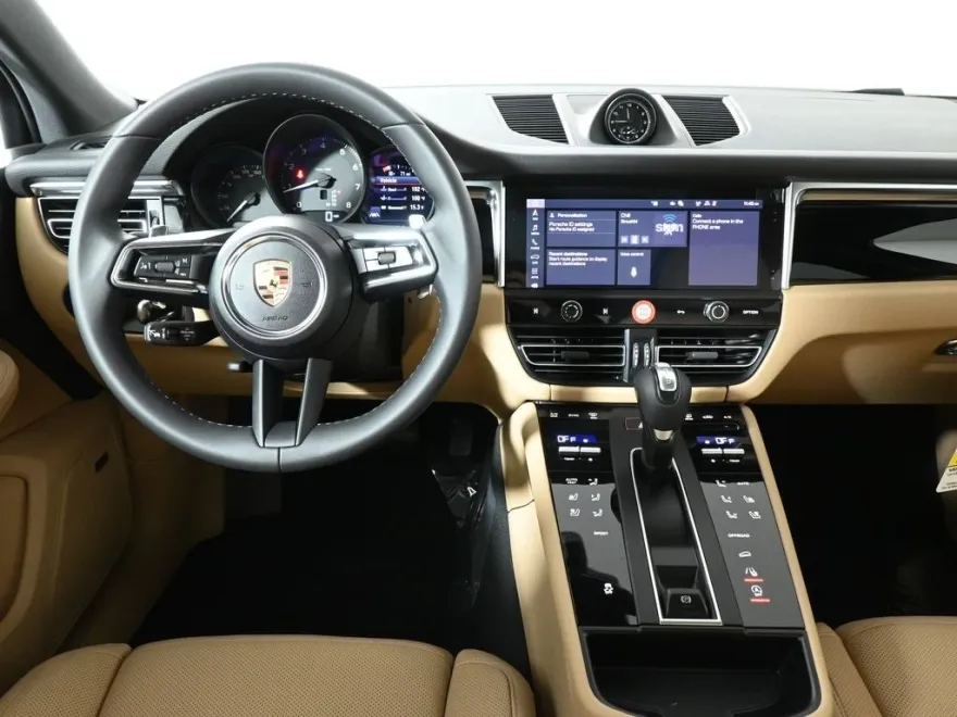 2024 Porsche Macan Base photo 16
