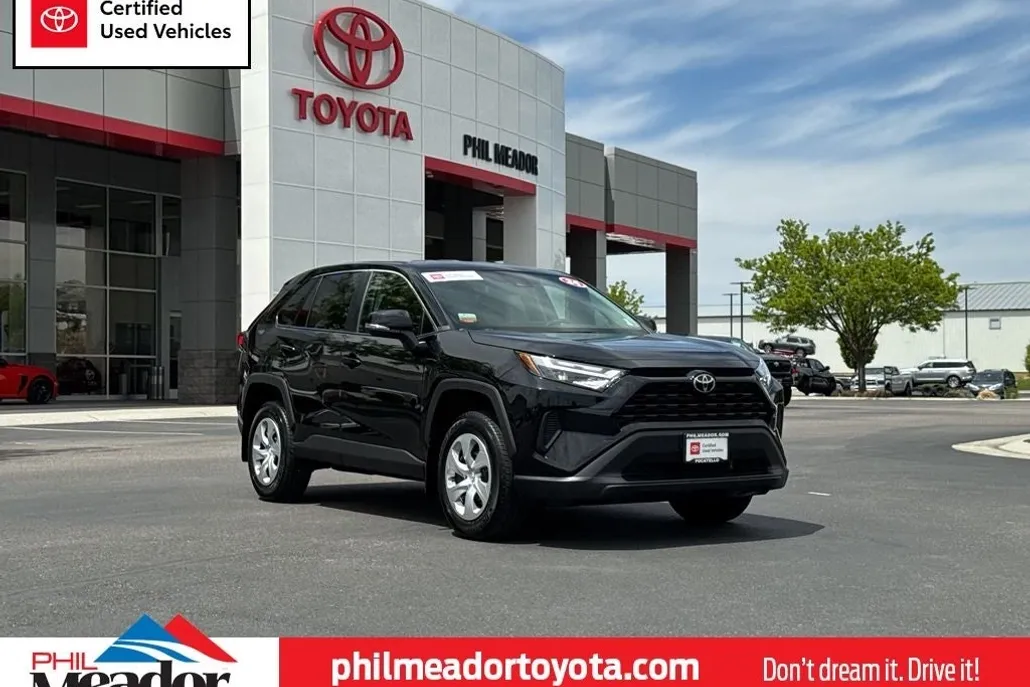 2024 Toyota RAV4 LE photo 1