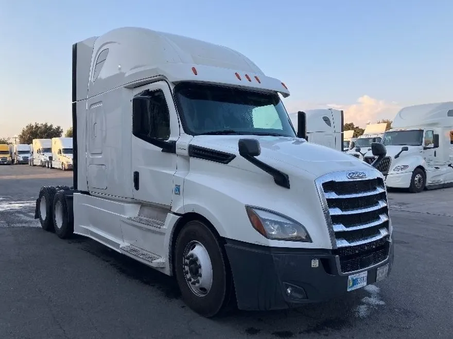 2020 Freightliner Cascadia 126" Sleeper Cab photo 1