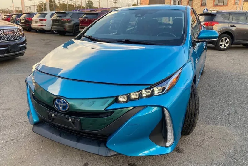 2017 Toyota Prius Prime Plus photo 1