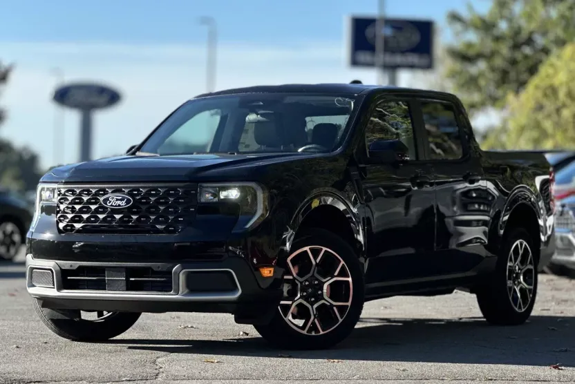 2025 Ford Maverick XLT photo 1