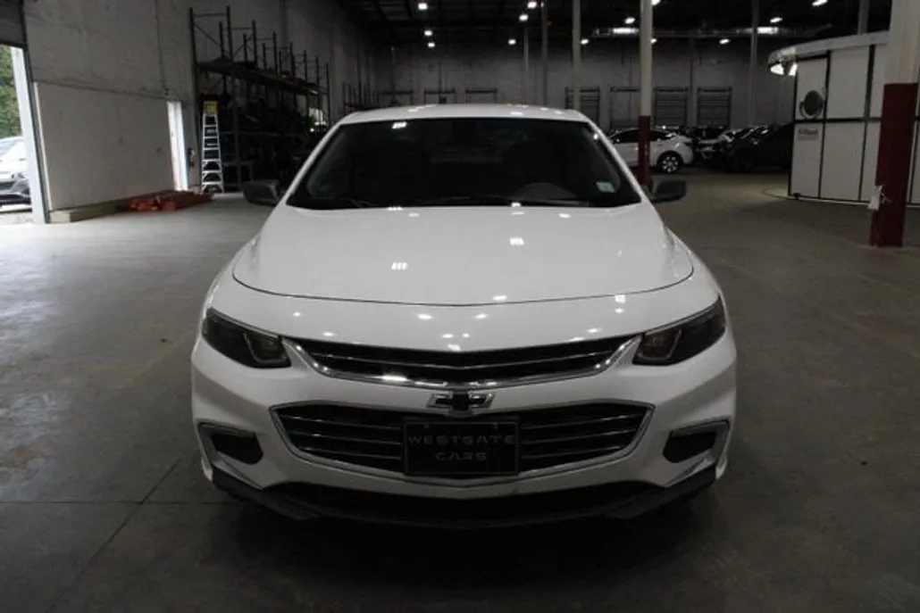 2017 Chevrolet Malibu photo 1
