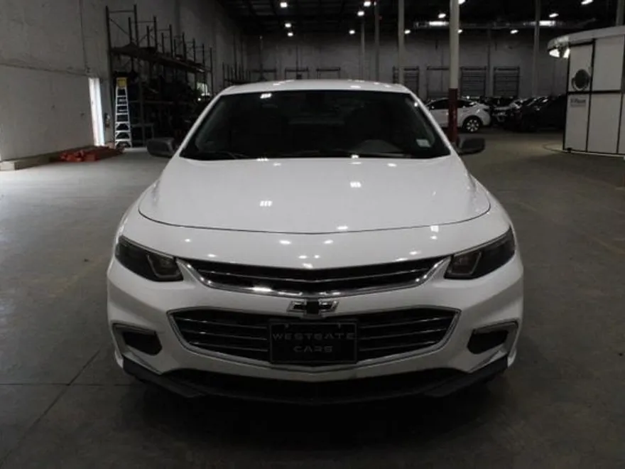 2017 Chevrolet Malibu photo 1