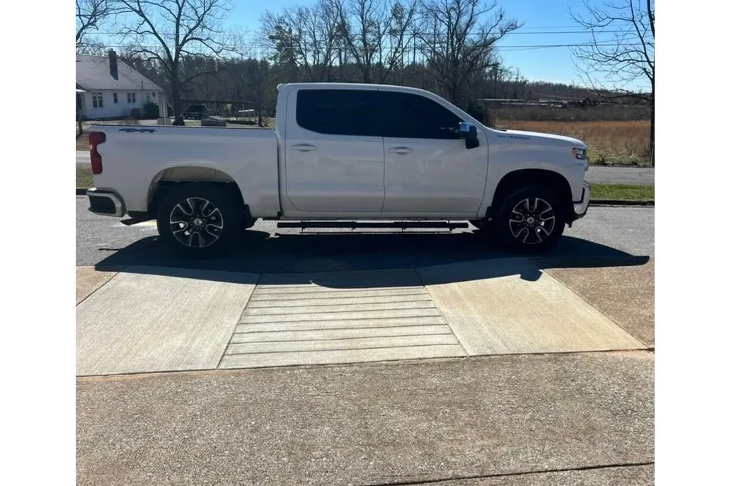 2021 Chevrolet Silverado 1500 LT1 photo 1