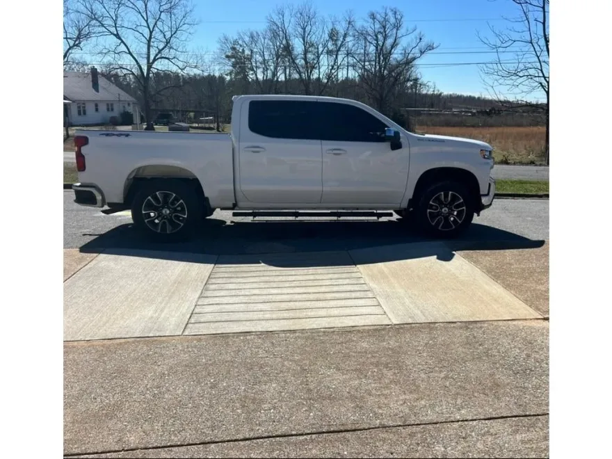 2021 Chevrolet Silverado 1500 LT1 photo 1