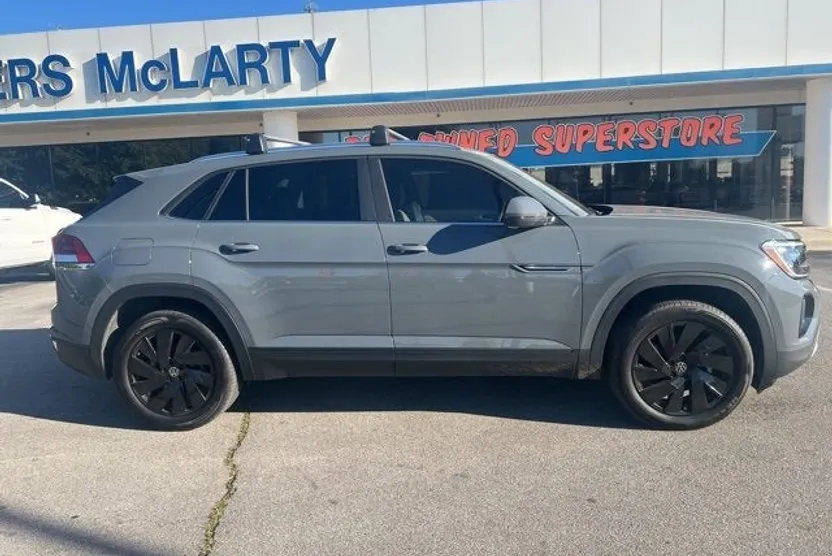 2024 Volkswagen Atlas Cross Sport SE Technology photo 1