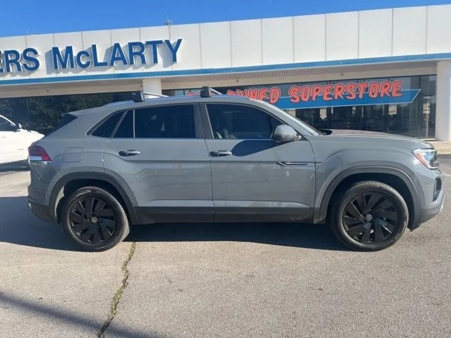 2024 Volkswagen Atlas Cross Sport SE Technology photo 1