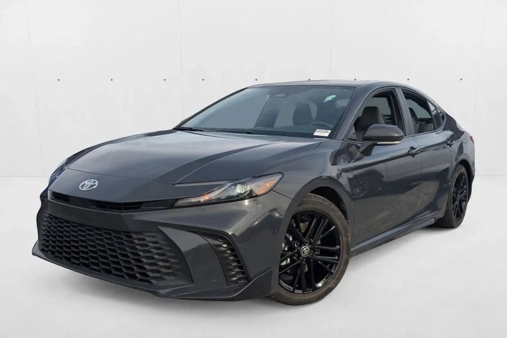 2025 Toyota Camry SE photo 1
