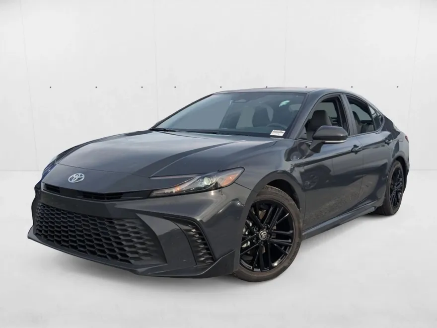 2025 Toyota Camry SE photo 1