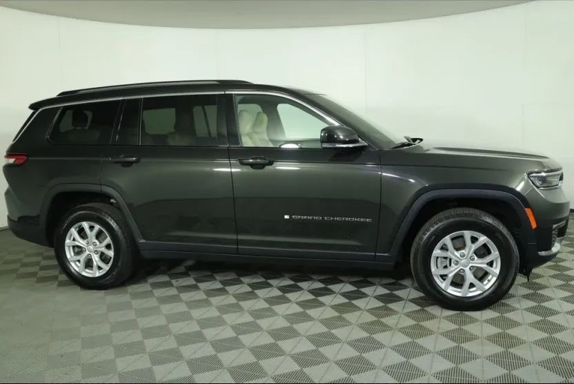 2023 Jeep Grand Cherokee Limited photo 1