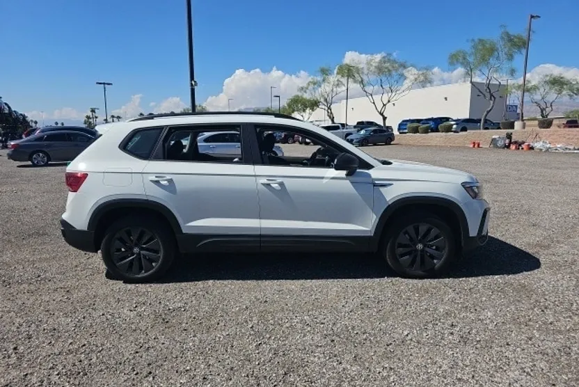 2022 Volkswagen Taos S photo 1