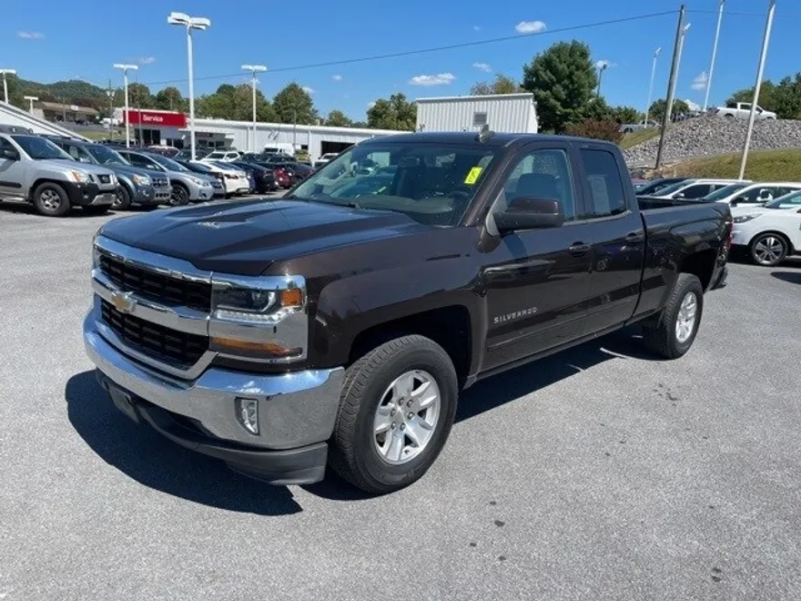 2018 Chevrolet Silverado 1500 LT photo 1