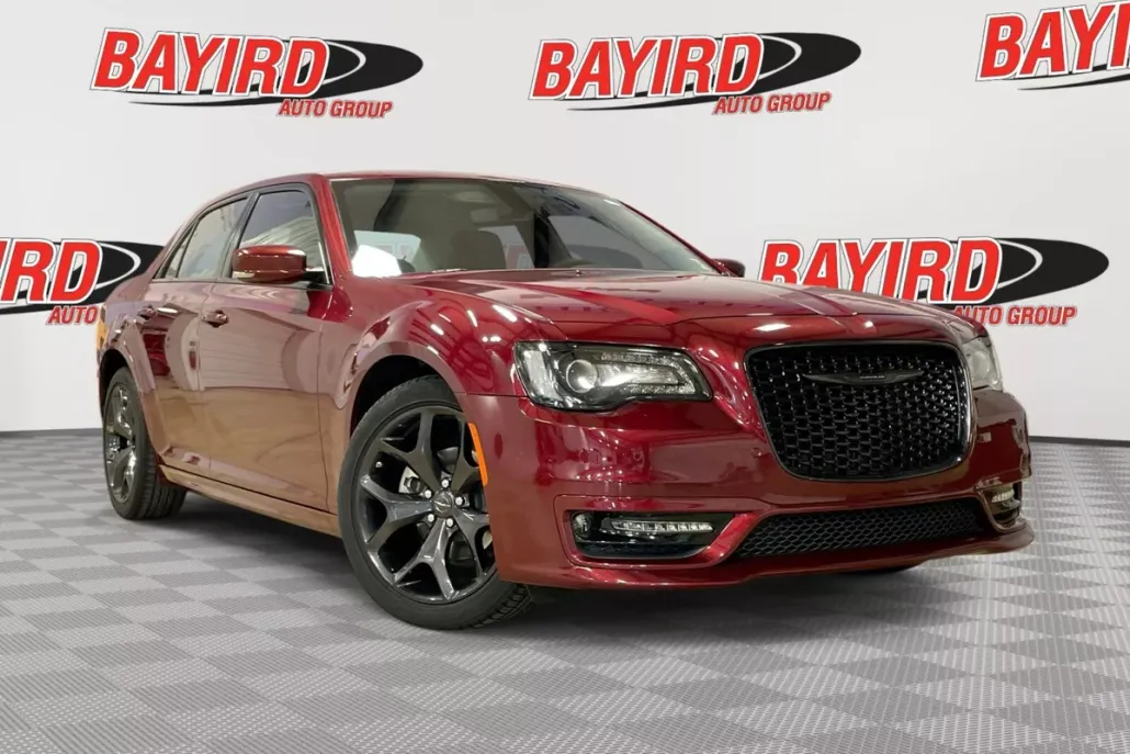 2023 Chrysler 300 Touring L photo 1