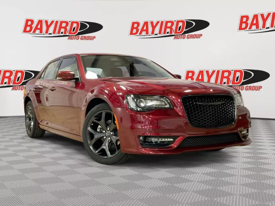 2023 Chrysler 300 Touring L photo 1