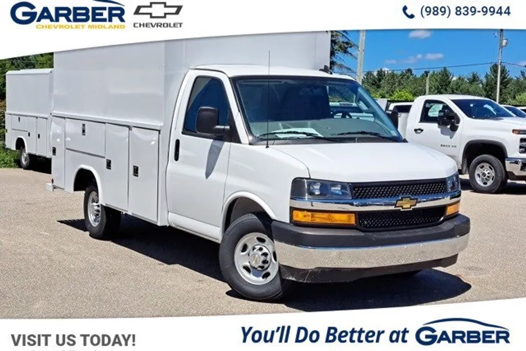 2025 Chevrolet Express Cutaway 3500 photo 1