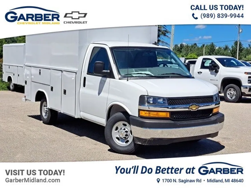2025 Chevrolet Express Cutaway 3500 photo 1