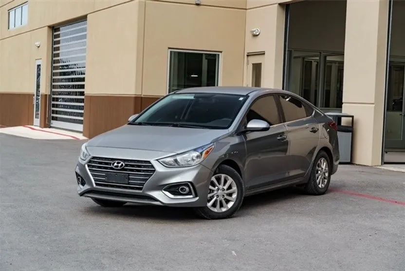 2021 Hyundai Accent SEL photo 1