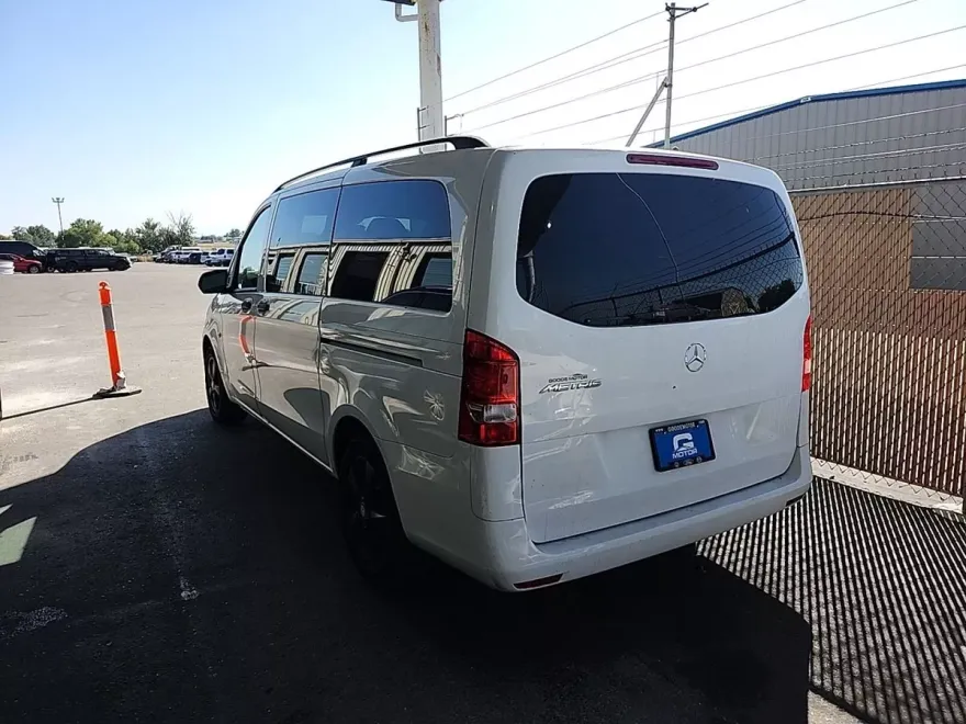 2016 Mercedes Benz Metris Passenger photo 1