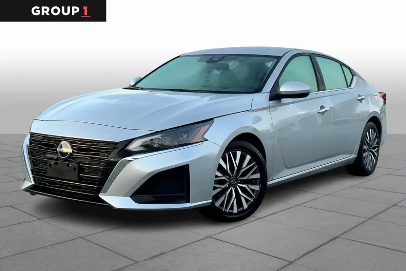 2023 Nissan Altima 2.5 SV photo 1