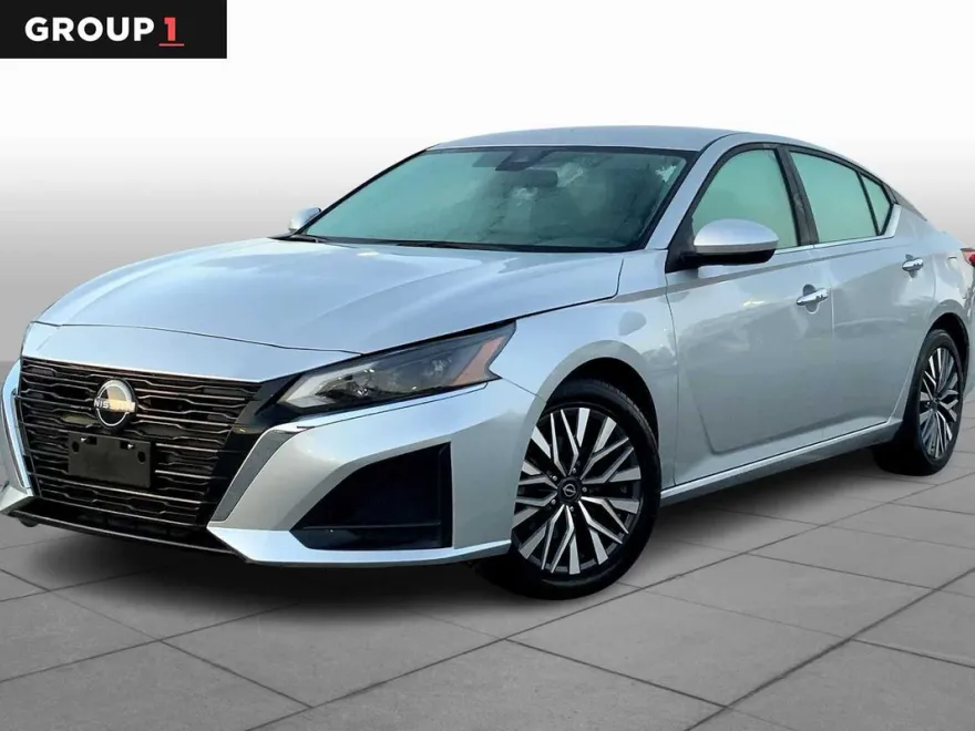 2023 Nissan Altima 2.5 SV photo 1